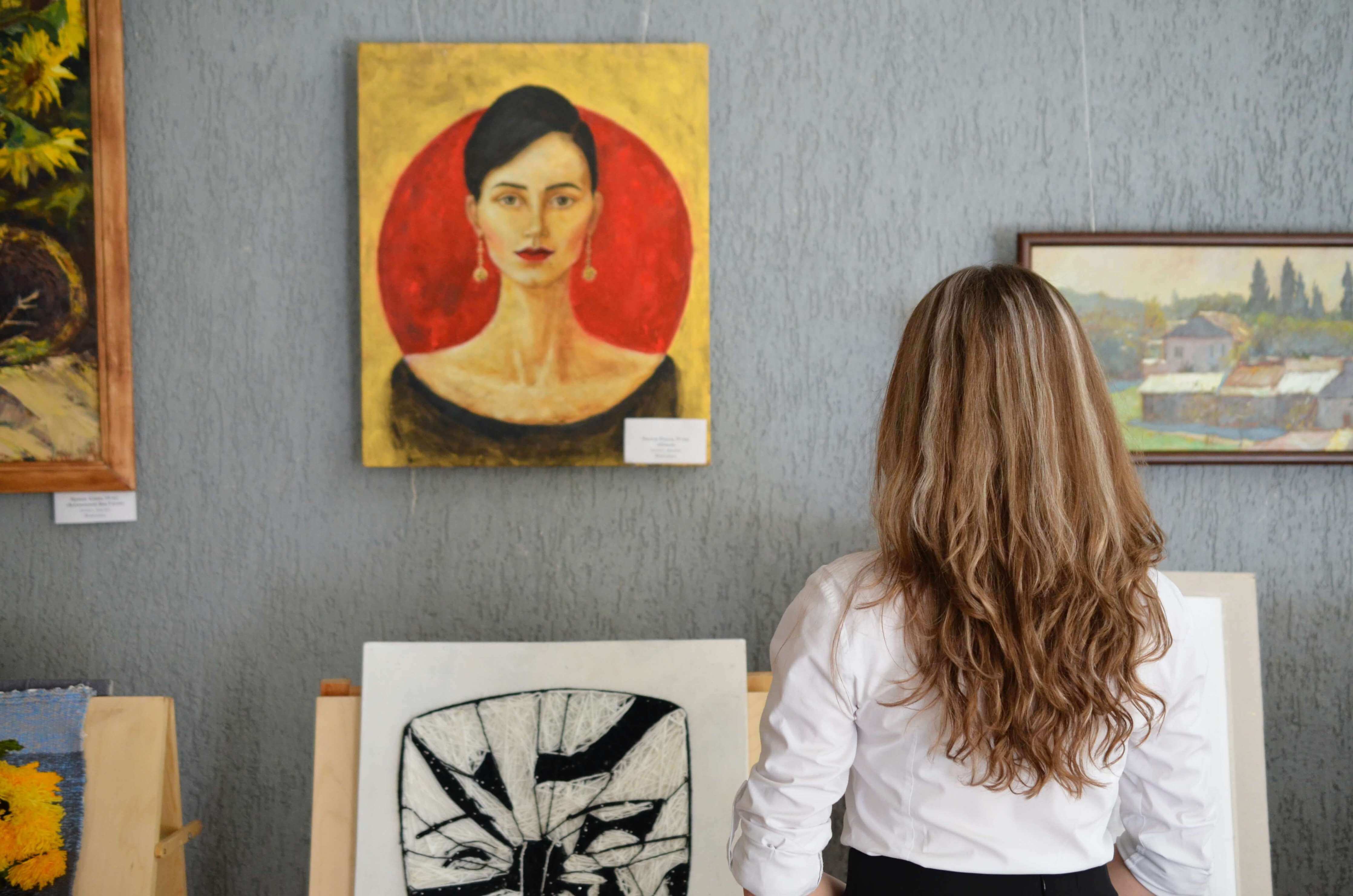 Person looking at Hawaii art collection